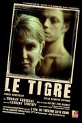 Un étrange individu surnommé le Tigre enlève Gloria, une passante. Va-t-il lui faire violence ? Il lui tient des propos incendiaires, d’un intellectualisme fumeux, rugissant au rythme du concerto Tchaïkovski, s’armant de Nietzsche et de Schopenhauer !
Gloria, insignifiante petite-bourgeoise, est tout d’abord terrorisée. Va-t-elle parvenir à l’apprivoiser ?

Note d’intention
Vouloir mettre en scène Le Tigre, c’est aussi et sans jamais juger, s’attacher à étudier et à essayer de comprendre les circonstances qui peuvent en une fraction de seconde pousser un être à passer à l’acte et à vouloir commettre parfois l’irréparable...
Pourquoi et comment les freins psychologiques peuvent cesser de jouer leur rôle au point de laisser une cassure irréversible dans le cœur et dans la tête...
C’est également s’intéresser au comportement psychologique de la victime qui paniquée doit, pour garder la vie sauve, essayer de contrôler la folie du prédateur grâce à l’écoute, l’observation, la compréhension et l’énergie du désespoir.
Hélène Zidi.
Critique presse

"Un spectacle fascinant... Admirablement guidés par Hélène Zidi, les deux interprètes ne jouent pas. Ils incarnent."
Jean-Marc Stricker, France Inter, 15 février 2005
"Un huis clos haletant et sans pitié, entre violence et sensualité… La mise en scène étonne par son inventivité et son modernisme." Emmanuel Plé, Théâtral magazine
"Célia Granier-Deferre (fille de Pierre) réalise une véritable performance d’actrice dans cette pièce construite comme un polar psychologique. Elle est d’une crédibilité rare dans le rôle de Gloria,
et oscille avec habilité de la frayeur à la folie, jusque dans la tendresse."
D. de M., Journal du dimanche, 27 fév. 2005
"Déclinaison brillante autour de la bête et de sa proie. La mise en scène d’Hélène Zidi la retranscrit avec précision,
mettant en avant une violence physique d’autant plus impressionnante qu’elle est rare sur une scène de théâtre."
Marie Figarella, A voir à lire, 8 mars 2005
"Hélène Zidi (…) signe une mise en scène charnelle, très réaliste, violente (…). 
Les deux comédiens, Célia Granier-Deferre et Lionel Rousselot, la suivent avec talent sur cette pente courageuse.
Si on aime un théâtre dérangeant, on sera servi !" 
Jean-Luc Jeener, Figaroscope, 16 mars 2005
"Une incontestable réussite… Et si l'on est saisi, c'est que l'interprétation est impeccable. Hélène Zidi sait faire naître en ses comédiens des personnages profonds, crédibles. Une véritable création de rôles, d'un réalisme à fleur de peau."
François Varlin, L'Avant-scène Théâtre, 15 avril 2005
" La performance d'acteurs est impressionnante, surtout dans la première partie du spectacle,
quand Célia Granier-Deferre et Lionel Rousselot s'opposent dans un face-à-face qui tourne souvent au corps à corps incertain."
Jack Dion, Marianne, 16 avril 2005
"L'enlèvement est devenu un sport mondial : les journalistes, particulièrement, en savent quelque chose ! Hélène Zidi,
par sa mise en scène, sait, dans nos coeurs de spectateurs, se faire l'écho de cette actualité : terreur, violence physique, provocation sexuelle, les comédiens, Célia Granier-Deferre et Lionel Rousselot, vont au bout d'eux-mêmes. Et c'est très impressionnant."
 Jean-Luc Jeener, Le Figaro Magazine, 23-29 avril 2005