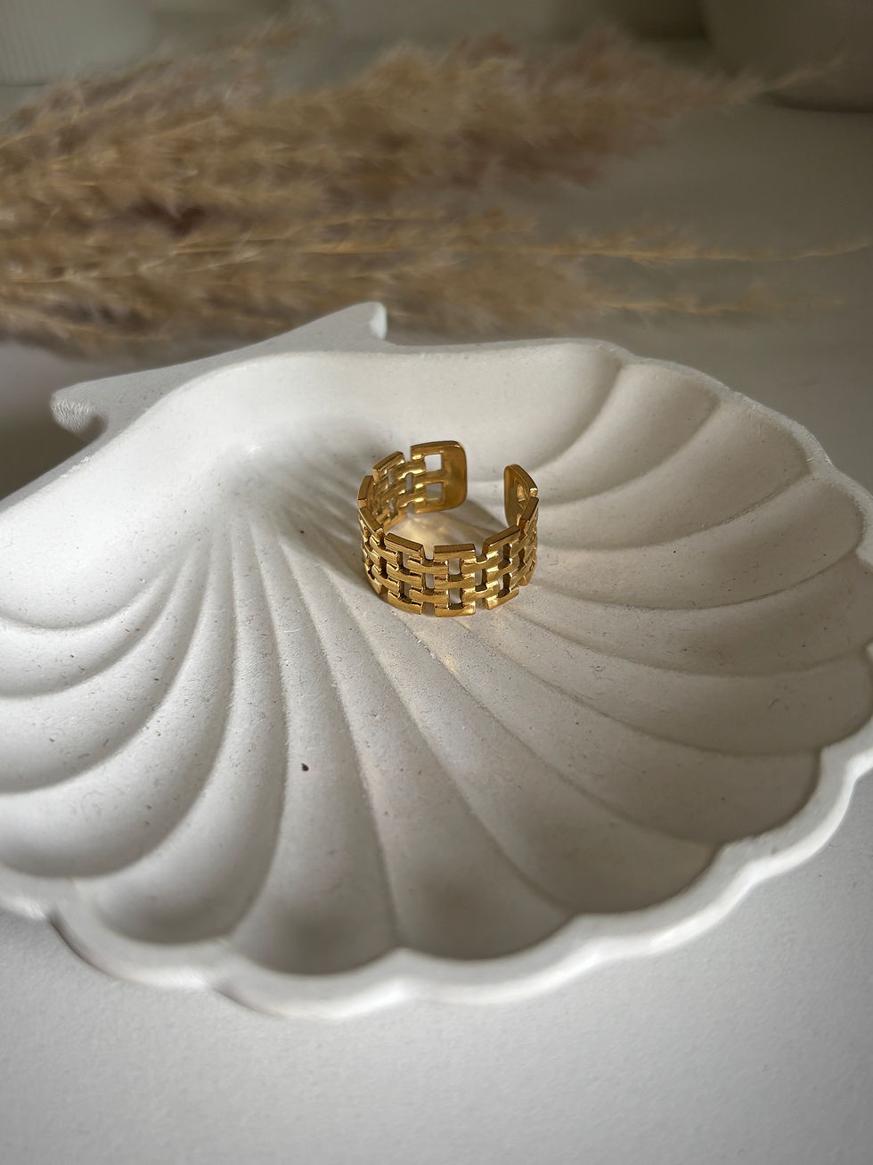 Thumbnail: Aura ring