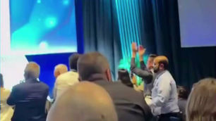 Descoberta de pílula contra o Câncer, que dobra o tempo de vida do paciente, faz médicos se emocionarem em congresso nos EUA.