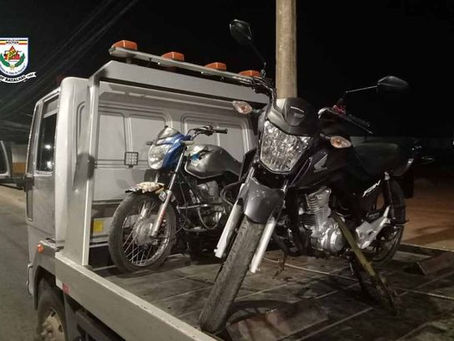 Motoqueiros infratores são presos no Centro de Pouso Alegre durante a madrugada