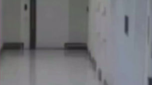 Estagiário é flagrado filmando mulheres em banheiro de prédio comercial