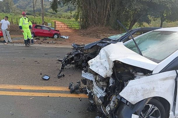 Colisão entre 3 carros mata motorista na MGC-491, no sul de Minas