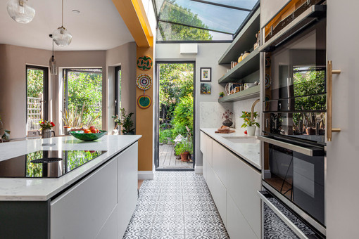 Sunshine & Studio | Steven Andrews Bespoke