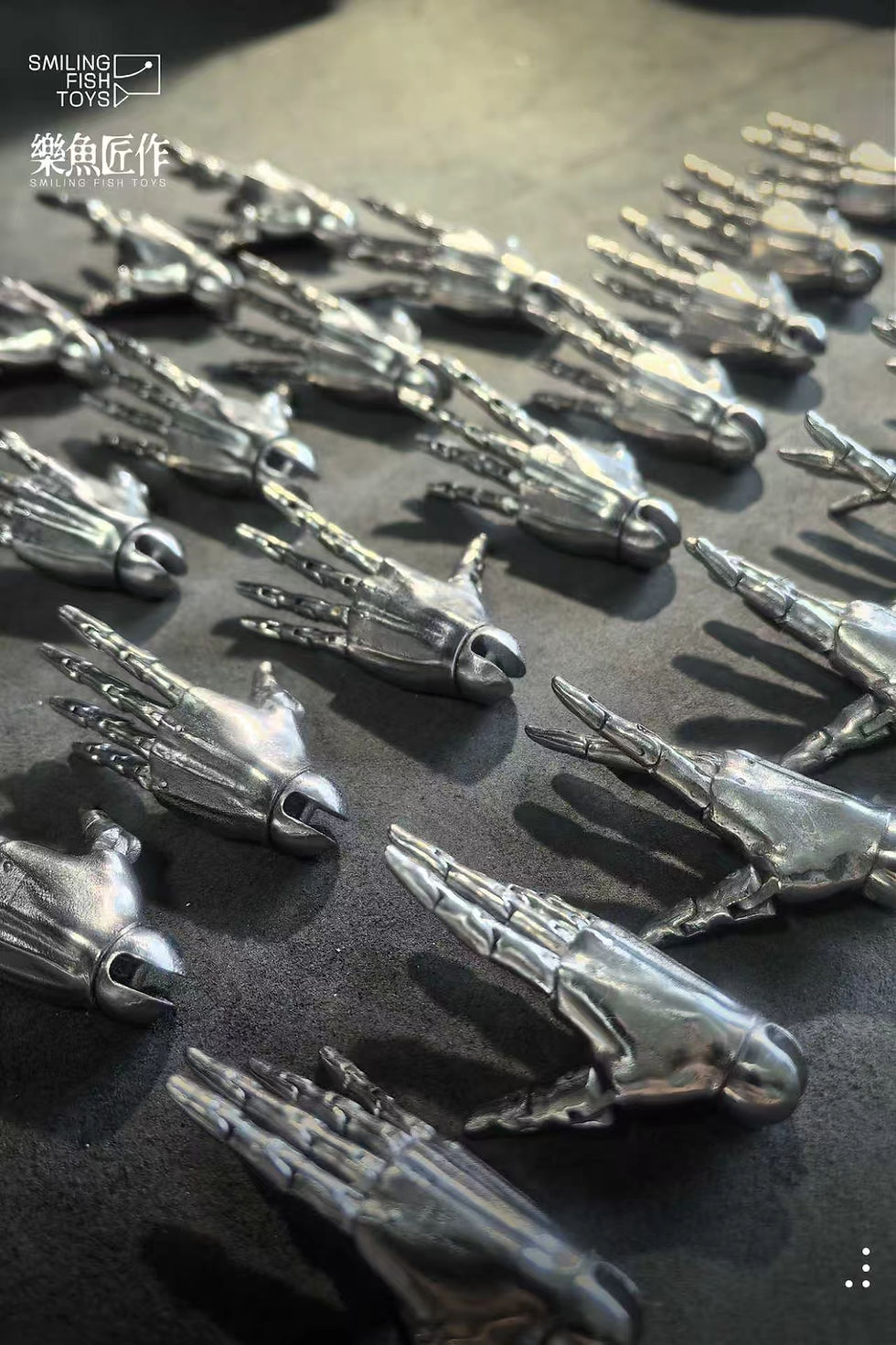縮圖：Metal Hands by SMILING FISH TOYS