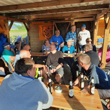 Radlerboulen am 2.06.2023
Mit 24 Radlern fand unsere Einladung zum
Boulen großen Anklang.