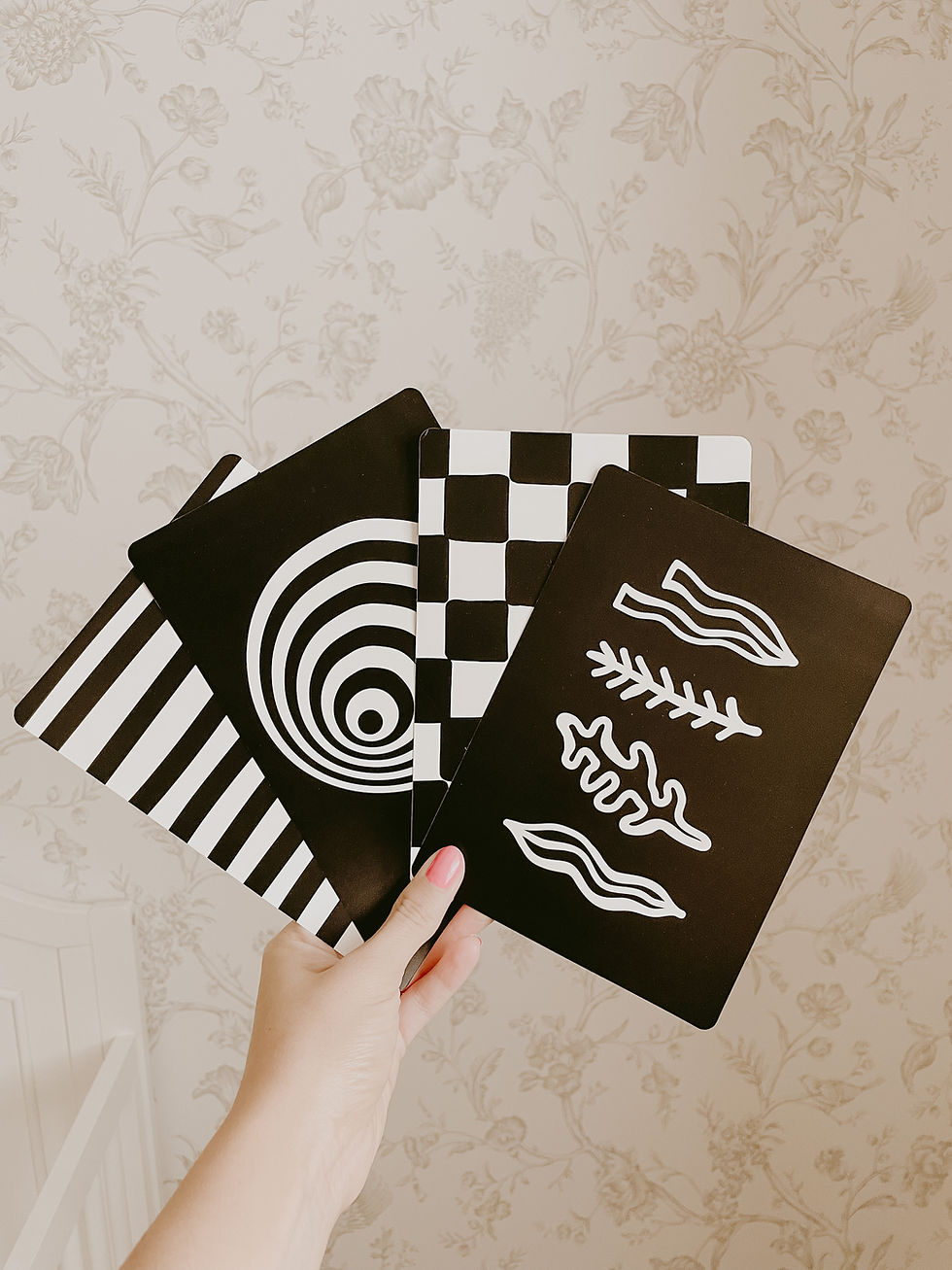 The Surprising Benefits of High Contrast Baby Flashcards