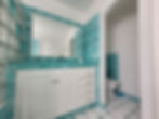 Salle de bain avec WC Deluxe Aqua