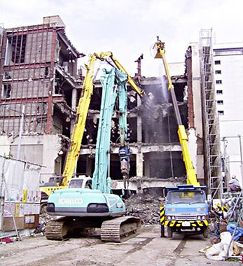 重機3台で解体工事