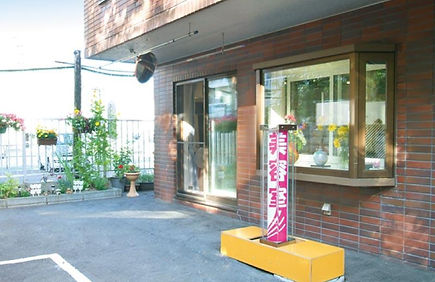 『弱酸性美容』をご存知ですか?
≪細くなった毛髪ハリ・コシを与えます!≫