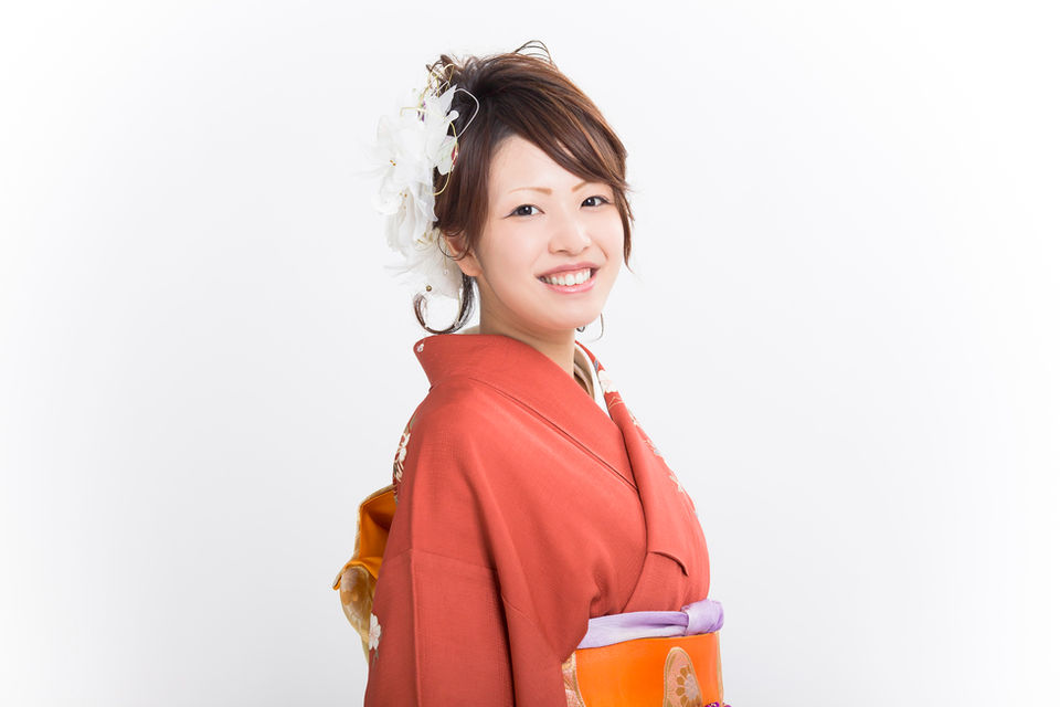 笑顔の和服女性