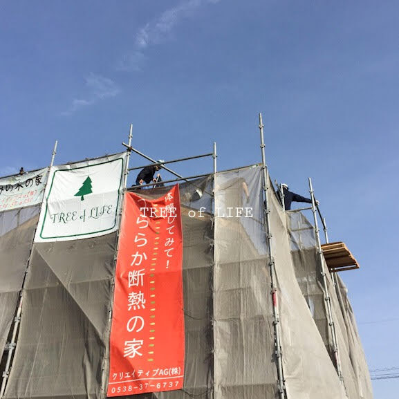 太陽光パネル設置中