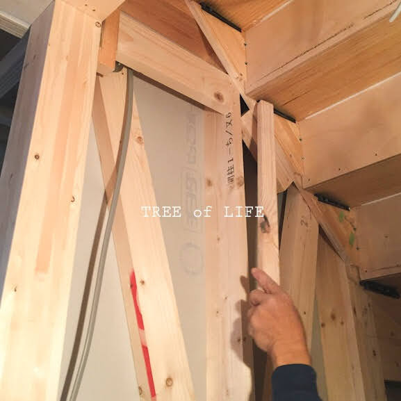 階段下施工中