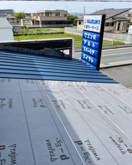 屋根施工中