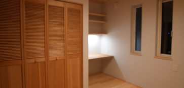 むくり屋根の家 洋室