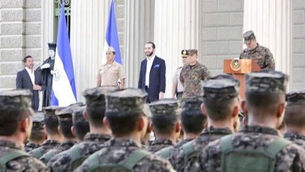 Nayib Bukele irrumpe con militares armados en el Congreso salvadoreño