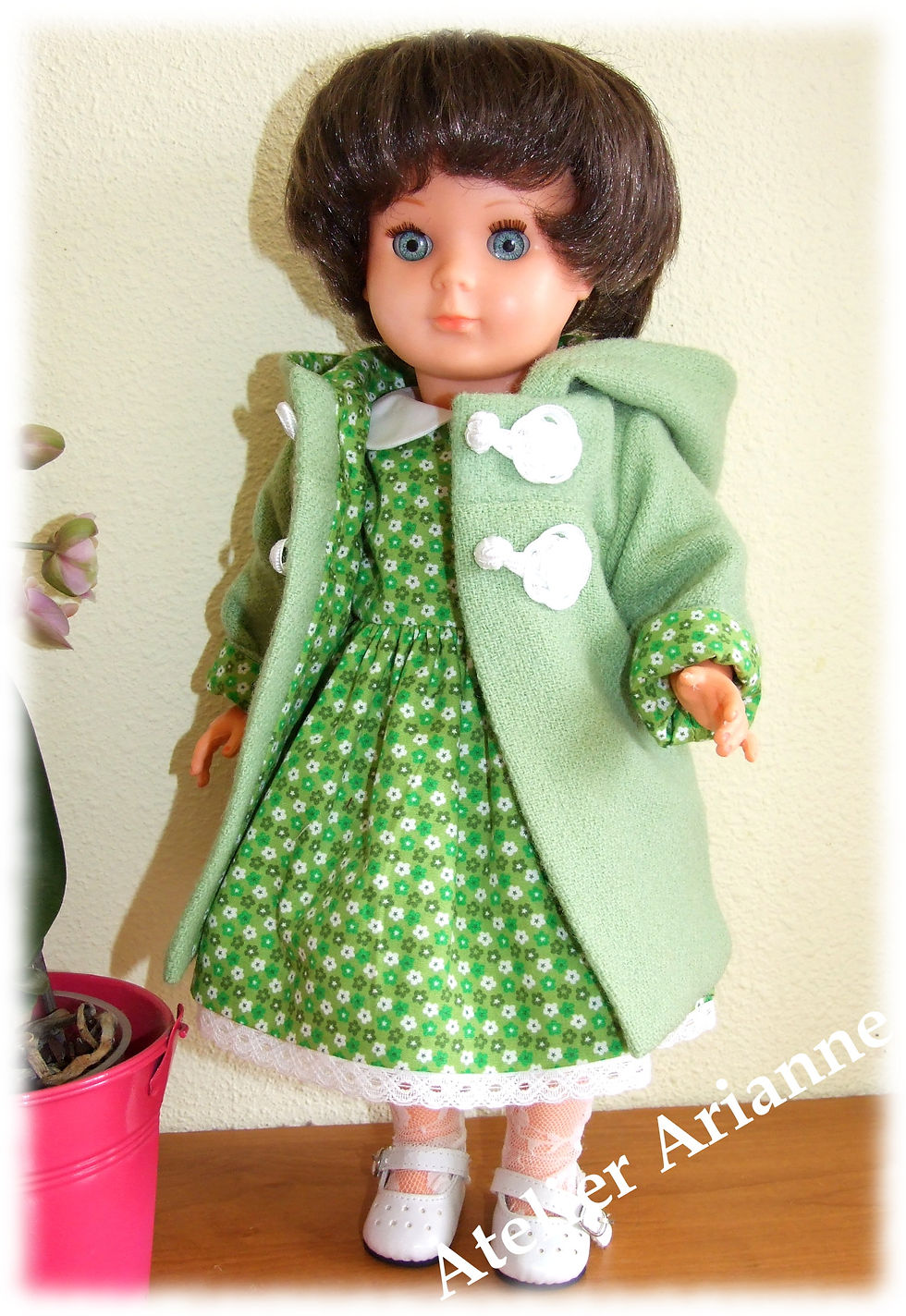 Manteau Enny pour poupée Marie-Françoise Modes et Travaux