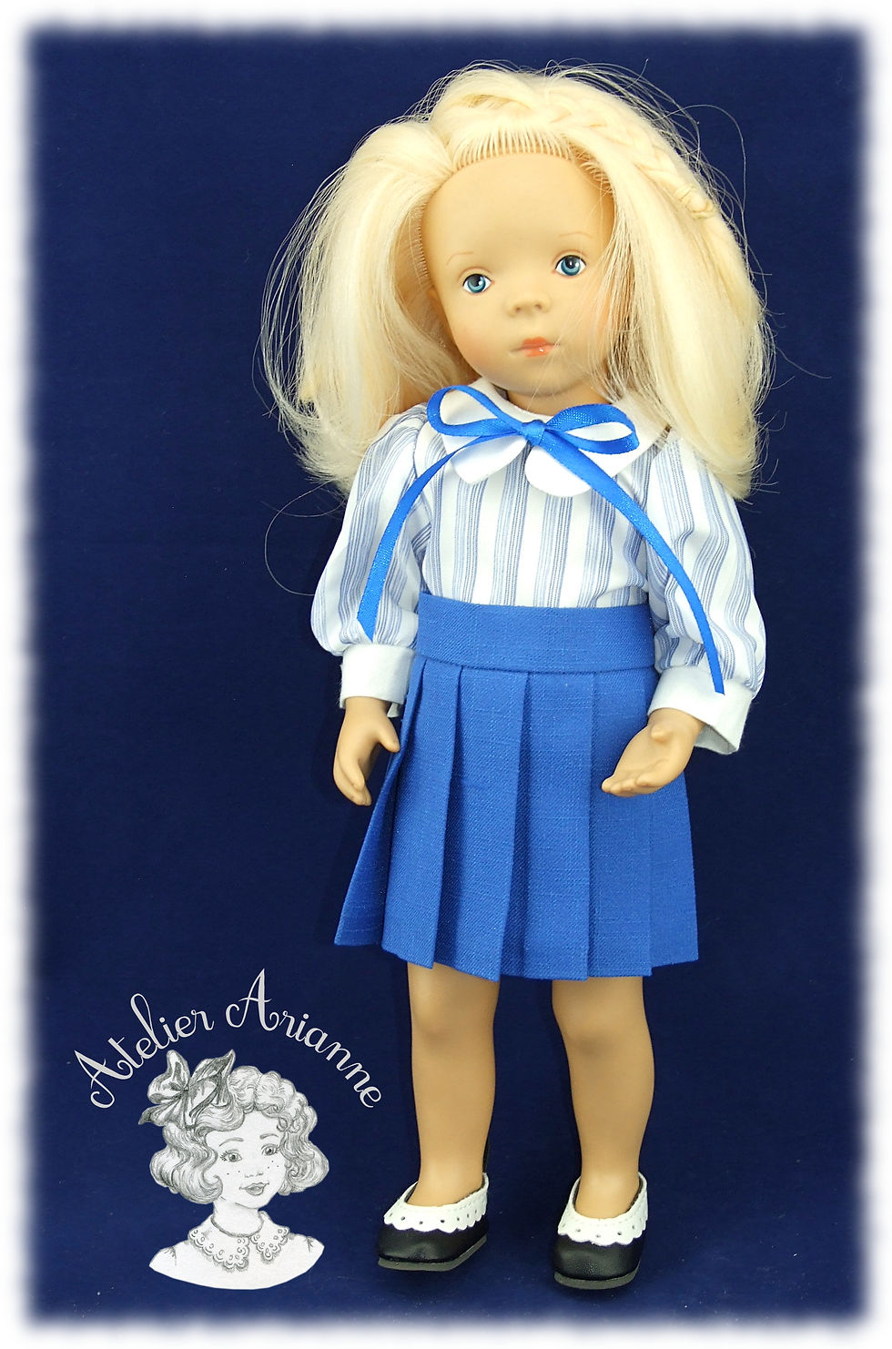 Jupe plissée et chemise pour poupée Minouche de 33 cm