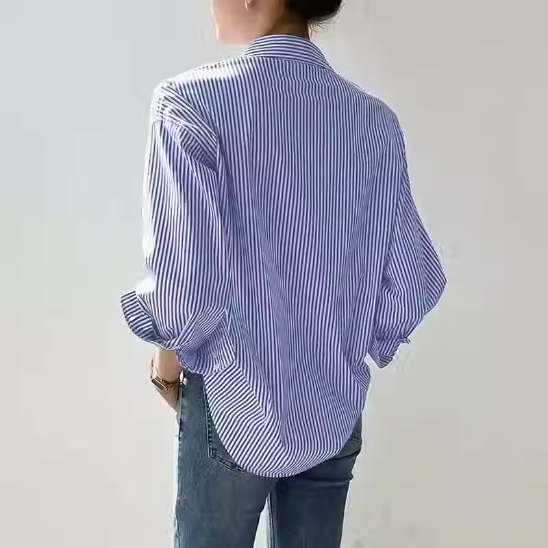 Miniatura: Camisa feminina listrada de manga longa