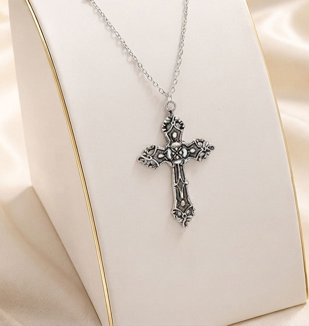 Colar com Pingente Crucifixo Prata em Aço Inoxidável
