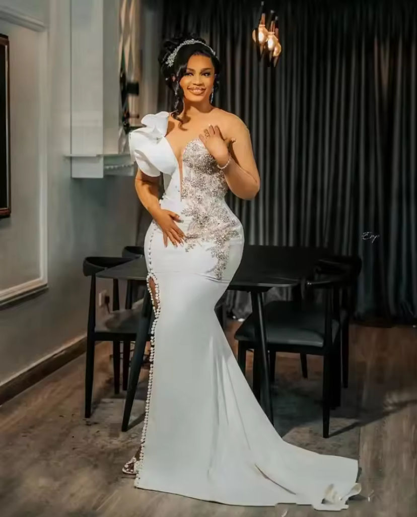 Thumbnail: Sexy Thigh-High Slit Mermaid Wedding Dress Ruffle One Shoulder Long Sleeve White