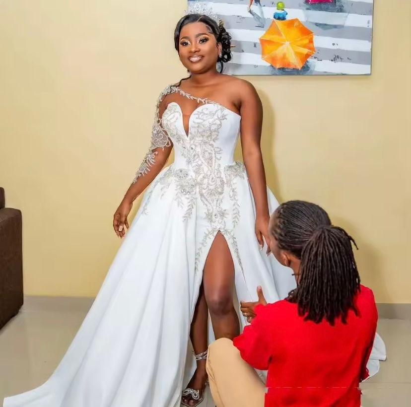 Thumbnail: Customized Wonderful Garden Plus Size Shinny Crystals Beads  Wedding Dress 