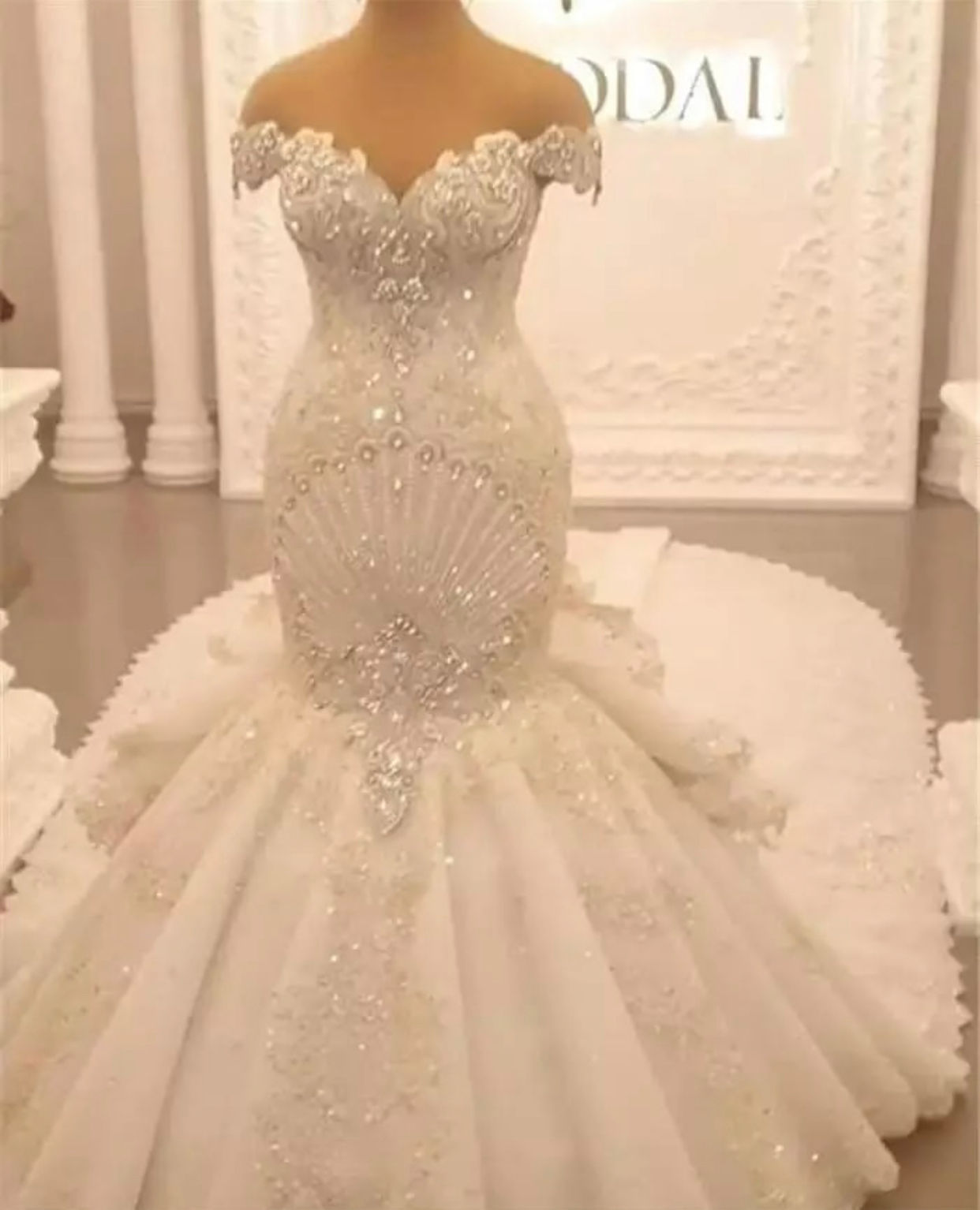 Appliques Lace Mermaid Wedding Dresses 2022 Elegant Off Shoulder Crystal Backles
