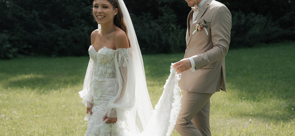 focení novomanželů na louce