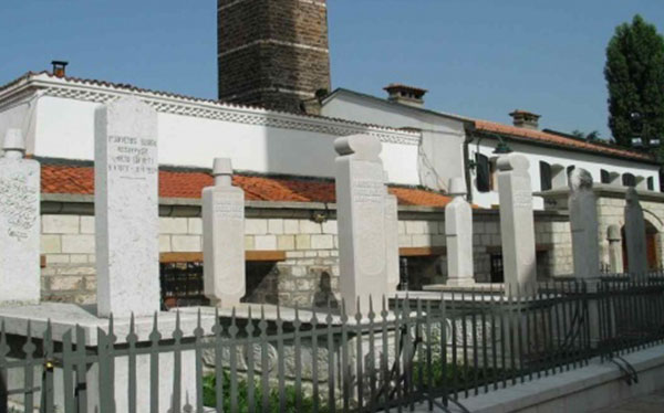 Natpisi na nišanima poznatih bošnjaka ukopanih u haremu Begove džamije (1840. – 1940.)