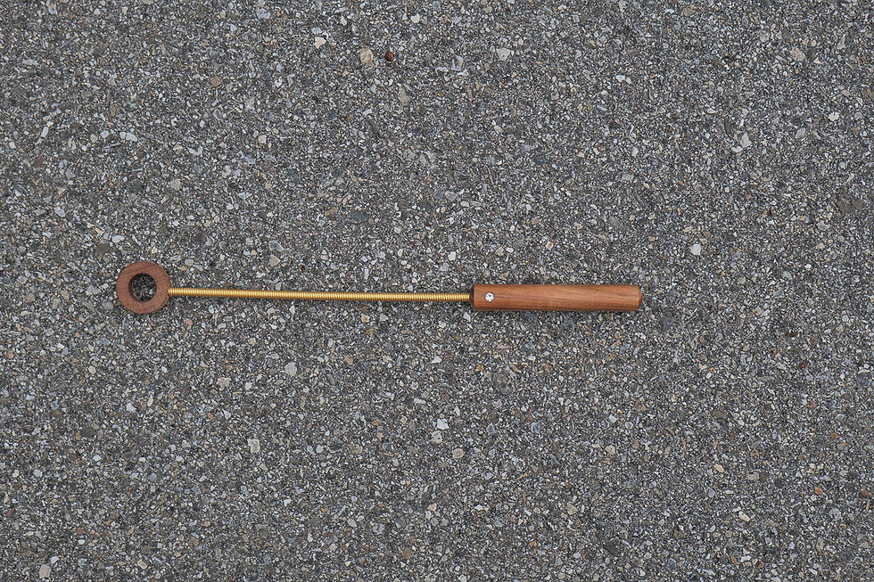 Miniatura: Tensor Holz dunkel auf beton boden