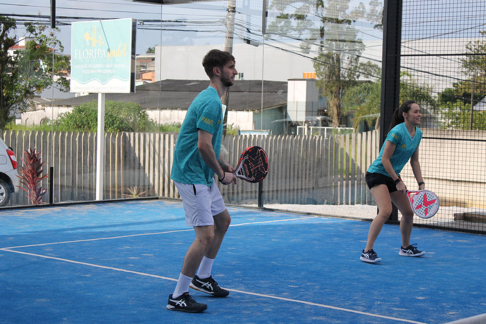 Treinador e sócio Lorenzo jogando com a galera no Day Use.