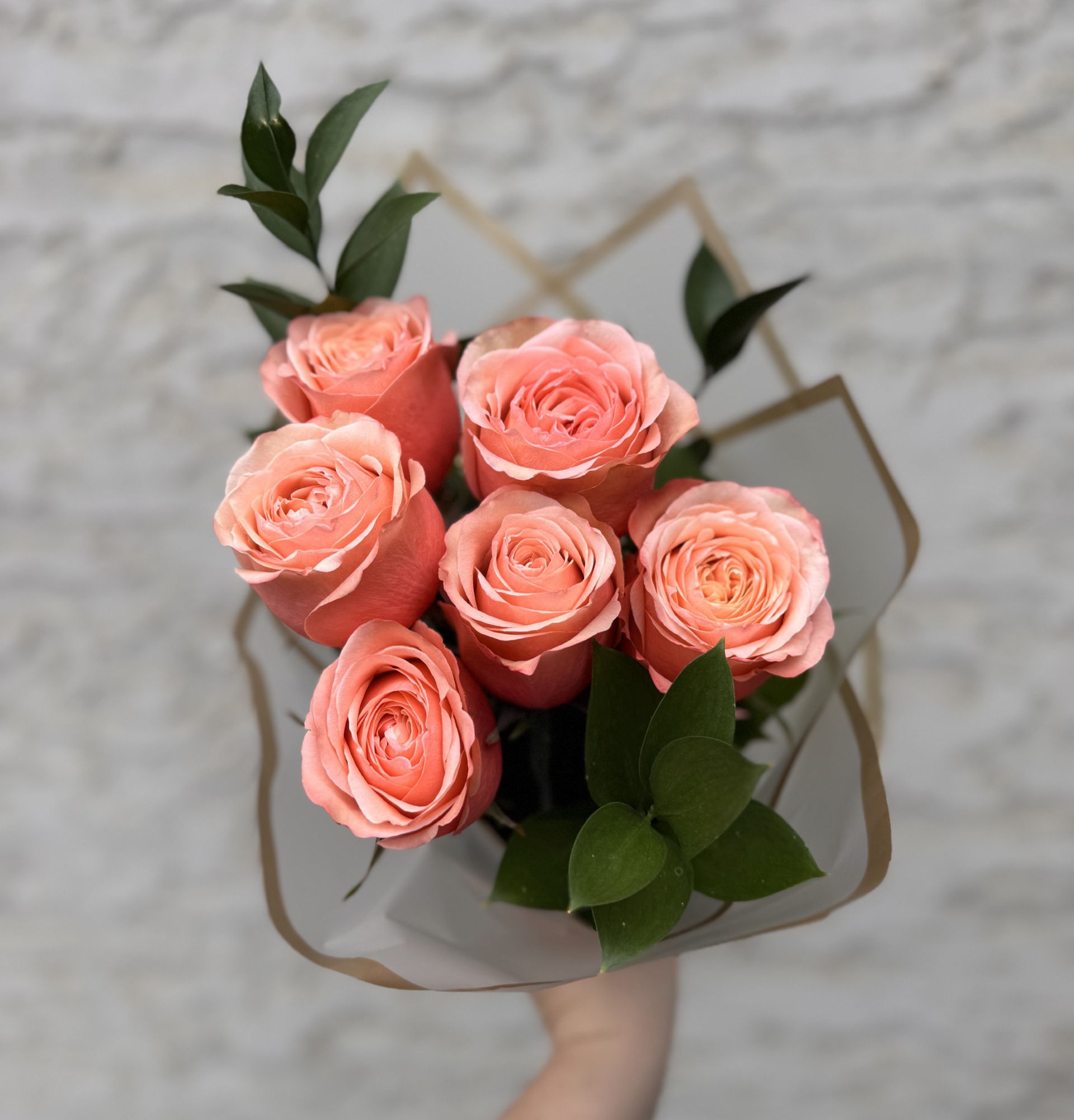 SIX Roses - Handtied