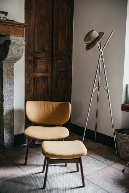 Pour lire une revue ou une BD laissé à disposition, ou pour faire la sieste dans le canapé. Le salon est un lieu idéal pour décompresser et se reposer dans le calme et la sérénité
gîte
gîte de charme
maison de campagne
décoration design 