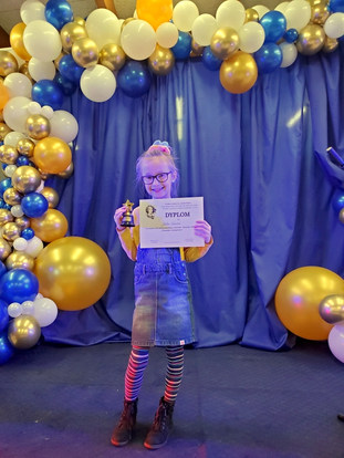 Julia Lasota
XII Międzyszkolny Festiwal Piosenki Polskiej “Piosenka z tamtych lat” w Polskiej Szkole im Emilii Plater.
02-29-2020