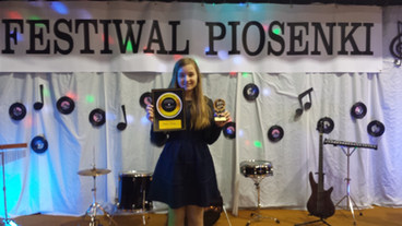 Olivia Trela, klasa 7b,
3 miejsce w miedzyszkolnym konkursie piosenki