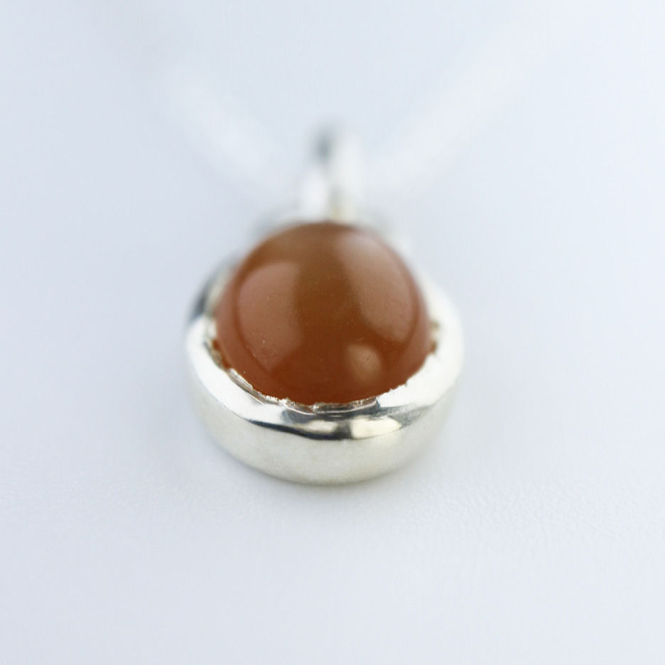 サムネイル： Orange Moonstone and Sun Necklace