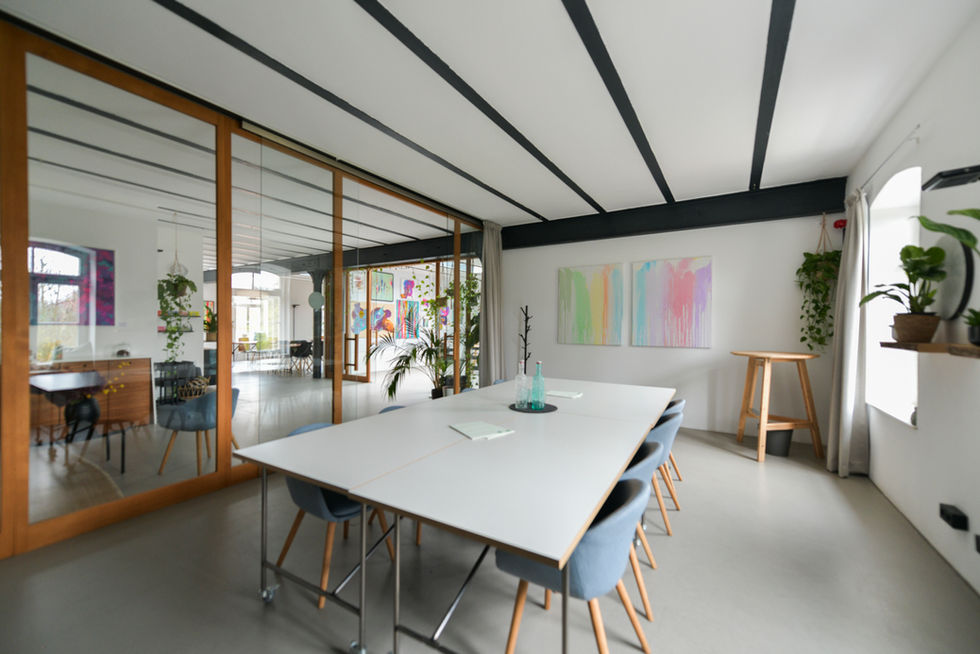 Meetingraum, Workshopraum Eventlocation Svhulungsraum
Schulungsraum
Seminarraum
Workspace
Ragungsraum, Fotostudio
Außergewöhnliche Locations
Coworking Spaces
Meetingräume Wiesbaden
Flow Spaces