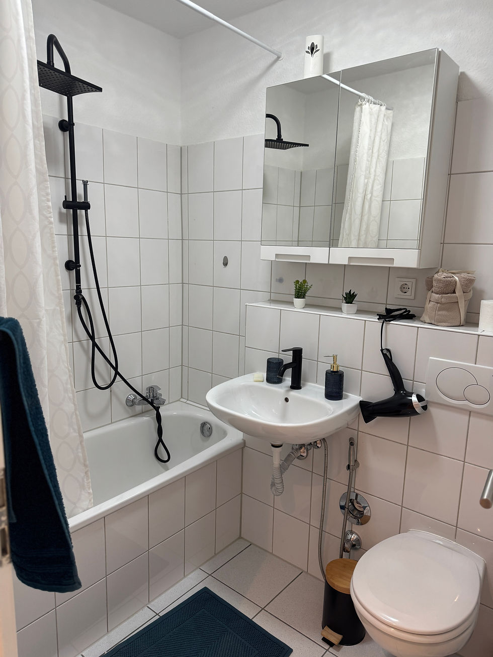 Monteruzimmer Badezimmer Leverkusen.jpg
