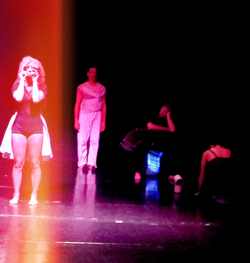 Intérpretes de Tango Híbrido en escena.