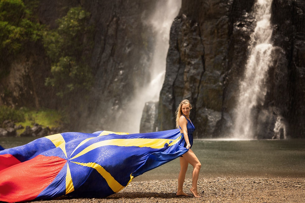 Photo Instagram flying dress cascade niagara La Réunion
