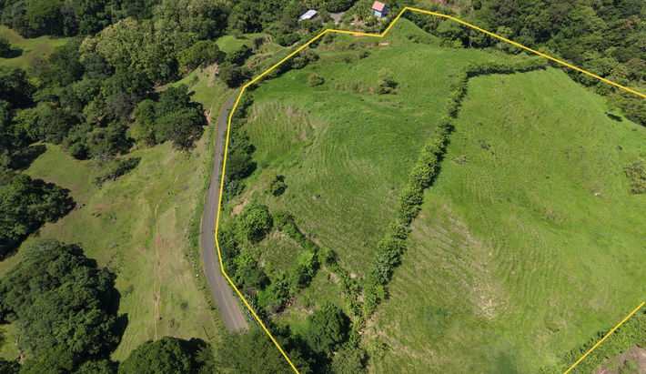 Road access to lot near Cambutal on elevated land