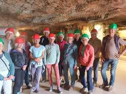 groupe visitant la mine de la garonne au pradet dans le var