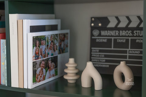 Estante com álbuns fotográficos