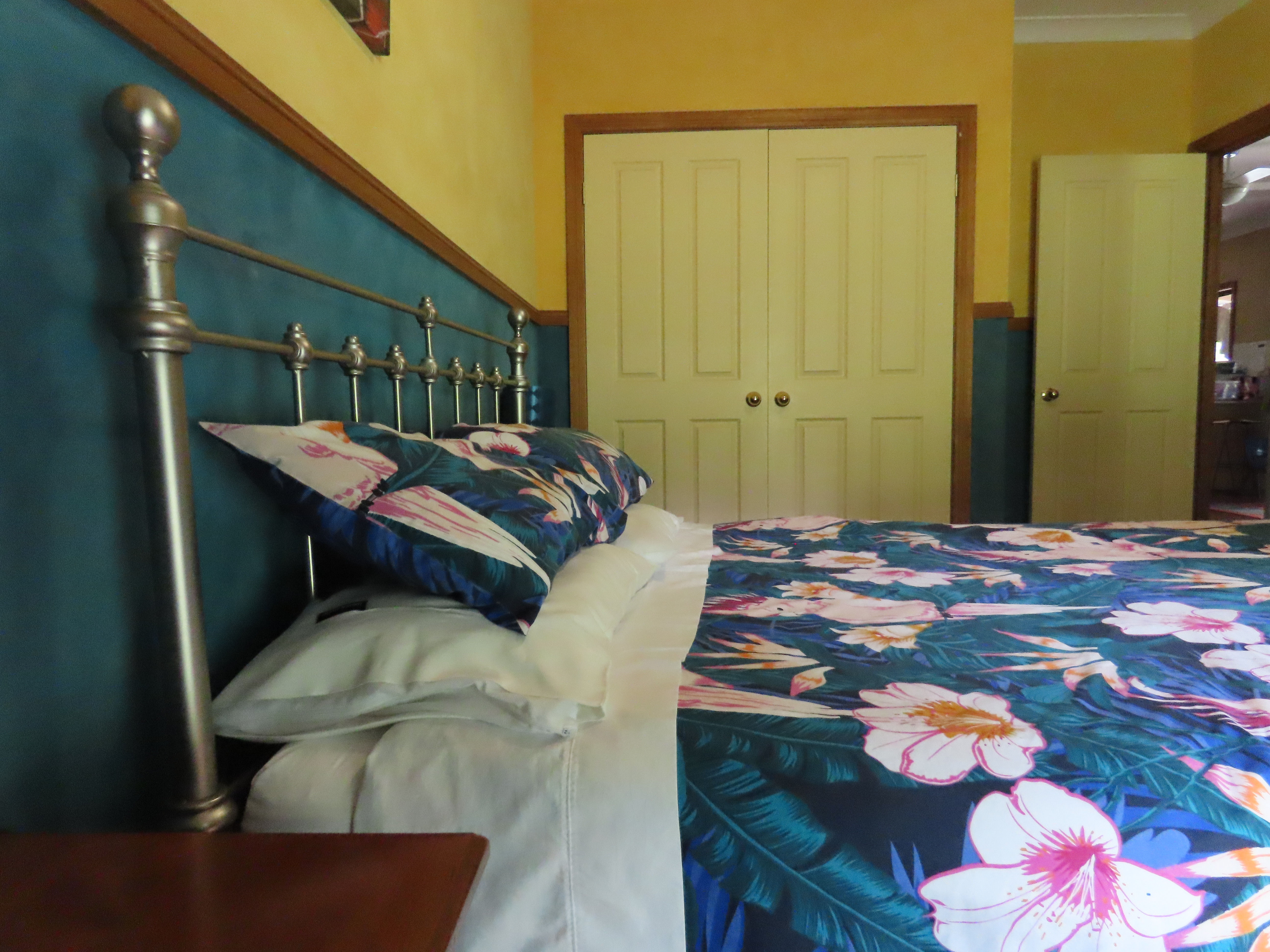 Queen room-2 nights-Fosterton House