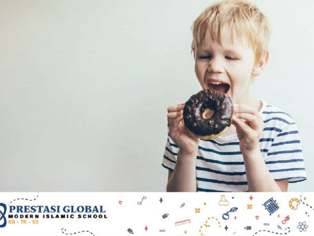 8 Tips Mengajarkan Ngemil yang Sehat untuk Anak