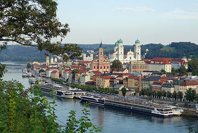 abeijeman-passau-4295353_1920.jpg