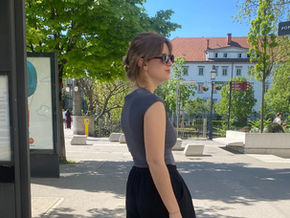 Špela - "Žal, mentorici ni sedelo najbolje, da sem imela prevajanje v razredu in očitala, da ne spadam v pouk z ostalmi ... in da bi bilo bolje, da  bi bila sama izločena od odstalih."