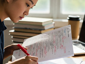 Conquering the College Essay Beast (Without Losing Your Mind!)