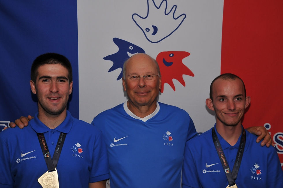 Jérémy Pereira et Mickael Collin avec Henri Miau, Vice-Président délégué de la FFSA