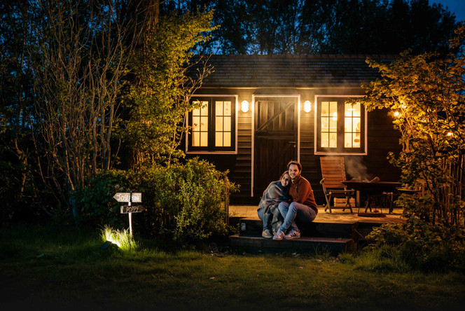 Couple devant la tiny house Poppy