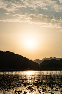 Coucher de soleil sur le lac Skadar au Monténégro
